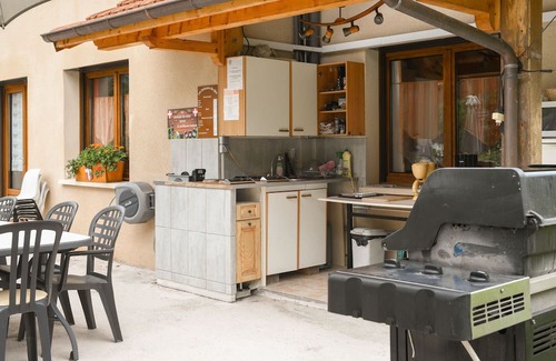 Yenne Casa | Holiday Home 'L'orée Du Bois' with Mountain View, Wi-Fi and Air Conditioning