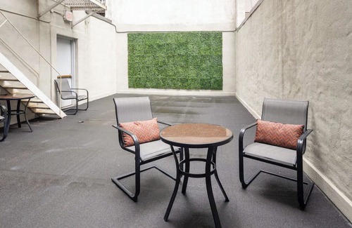 Midtown East Apartamento | Beautiful Studio with Patio in Midtown NYC! #202