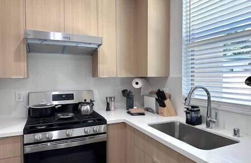 Pasadena Casa | Gateway Oasis w/ Golf green yard and 2 Parking