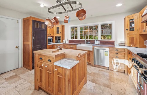 Del Monte Forest Casa | Pebble beach secret golfers retreat with hot tub and gym LX92