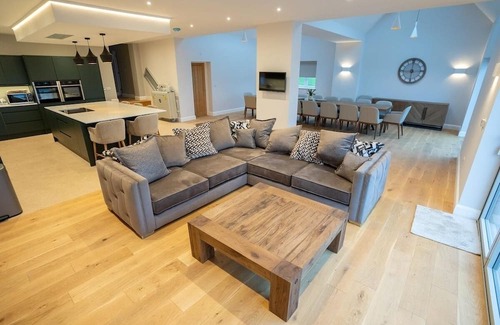 Cleedownton Casa | Cobley Hill Farm - Sleeps 24