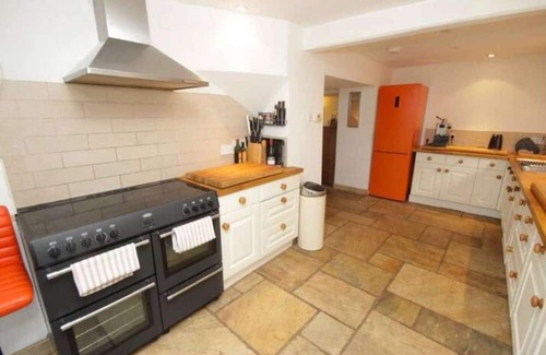 Hollinsclough Otro | Anroach Farm House in The Peak District (sleeps 20)