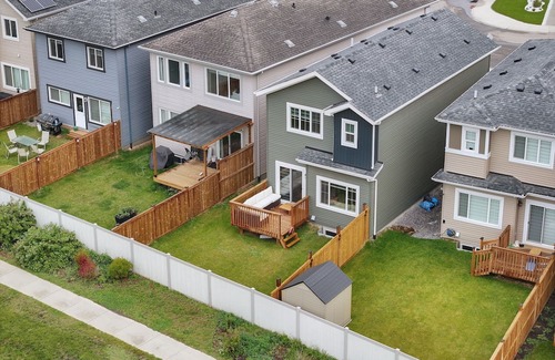 West Edmonton Casa | Luxurious West End Escape close to River cree casino and WEM