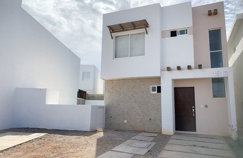 Cerritos Casa | House with its own pool-Almarena