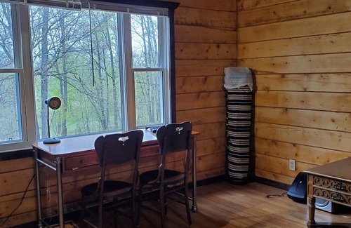 Osage Cabina | Simple log cabin ready for boats, horses, and you!