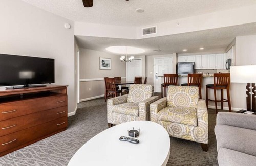 Brush - Stewarts Complejo | Spacious 2-Bedroom Dlx. at Wyndham Ocean Walk: Beach Access, Pools & Family Fun!