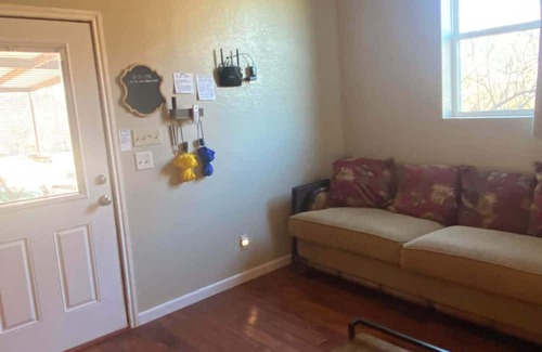 Glen Rose Cabina | Rhineland Farm Farmhouse. 20 min from DVSP, Fossil Rim, Cleburne State Park