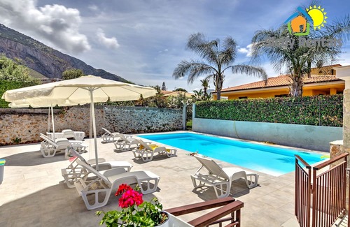 Capaci Apartamento | Maiolica Apartment - Apartment with pool near the sea