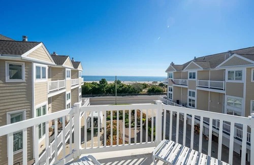 Cape May Condominio | Philadelphia Beach Condo offering unobstructed beach views!