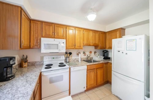 Cape May Condominio | Philadelphia Beach Condo offering unobstructed beach views!