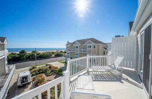 Cape May Condominio | Philadelphia Beach Condo offering unobstructed beach views!