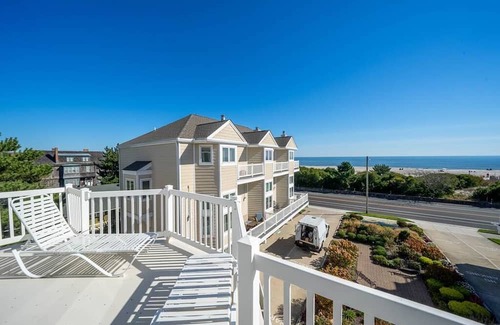Cape May Condominio | Philadelphia Beach Condo offering unobstructed beach views!