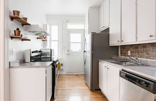 Maisonneuve Apartamento | The Olympic 7 | Steps from Stadium, Food Market & Metro!