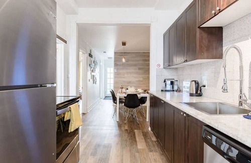 Maisonneuve Apartamento | The Olympic 7 | Steps from Stadium, Food Market & Metro!