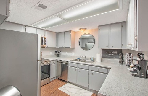 Arlington Casa | Walk to the Stadiums | 4 Beds | Garage Parking