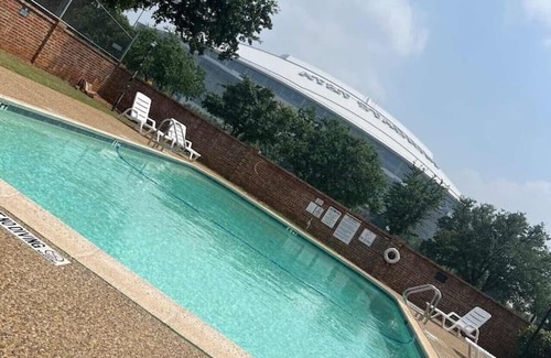 Arlington Casa | Walk to the Stadiums | 4 Beds | Garage Parking