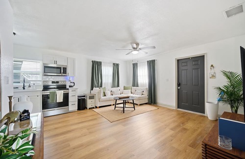 Lakeland Casa | Lake Hunter Cozy Cottage, Sleeps 6, centrally located