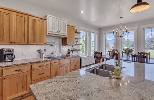Corvallis Otro | Modern Farmhouse Three Bears Getaway