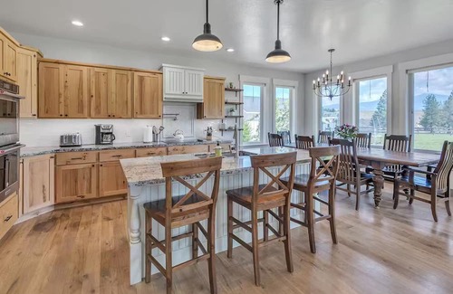 Corvallis Otro | Modern Farmhouse Three Bears Getaway