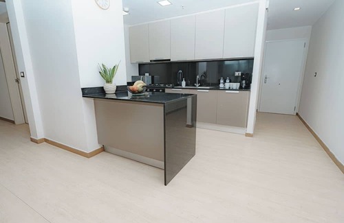 Tumba Vieja Apartamento | Luxury 2BR Cityview apt, parking and balcony