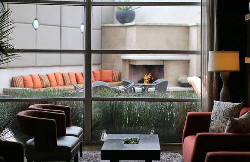 Los Angeles Casa | Enjoy Rooftop Dining and Iconic LA Views at Quirky West Los Angeles Room