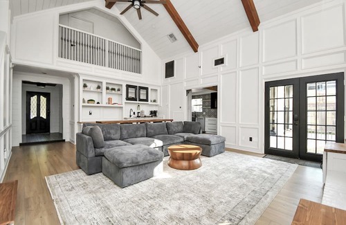 Pearland Casa | Pet friendly/King Bed/Tranquil Retreat/Fenced Backyard/Master BR on Main