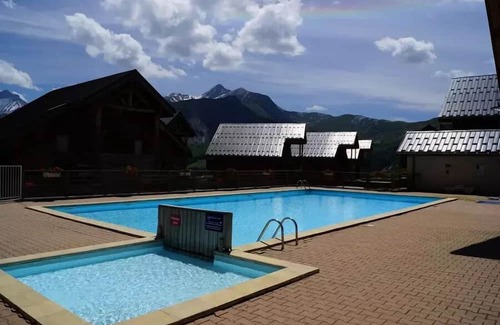 Saint-Jean-d'Arves Apartamento | Residence Les Marmotes - Apartment in chalet near the slopes and ski school
