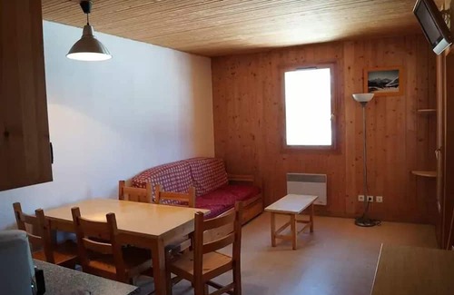 Saint-Jean-d'Arves Apartamento | Residence Les Marmotes - Apartment in chalet near the slopes and ski school