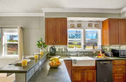 Windsor Casa | Luxury Estate Awaits: Your Ultimate Vineyard Escape