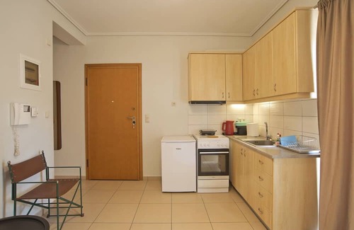 Chaidari Apartamento | Filoxenia Modern Apt with Balcony near Athens Ctr