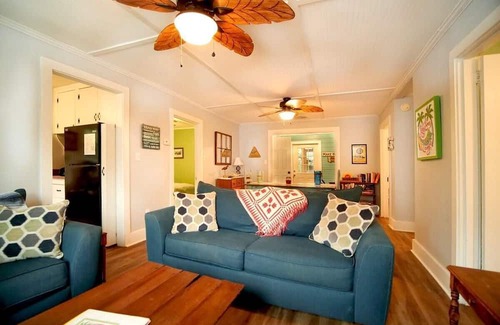 Folly Beach Casa | Key Lime Lounge steps from the beach!