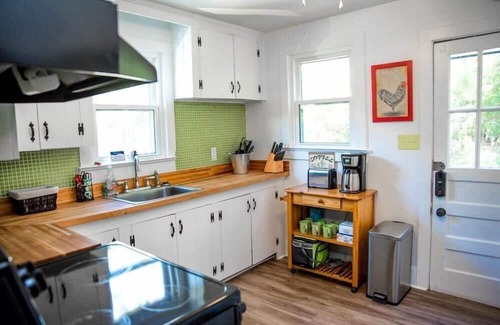 Folly Beach Casa | Key Lime Lounge steps from the beach!