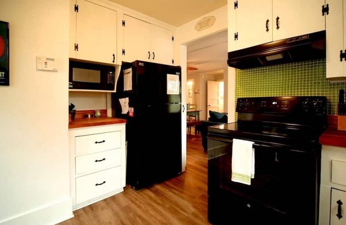 Folly Beach Casa | Key Lime Lounge steps from the beach!