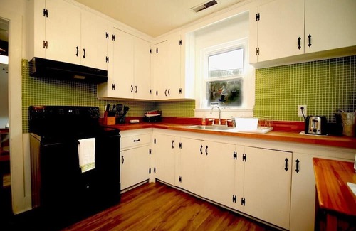 Folly Beach Casa | Key Lime Lounge steps from the beach!