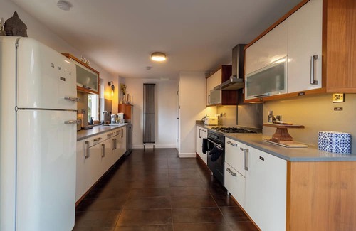 Killotteran Casa | Spacious 6-bedroom house with Hot Tub - Sleep 14
