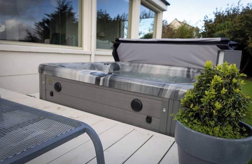 Killotteran Casa | Spacious 6-bedroom house with Hot Tub - Sleep 14