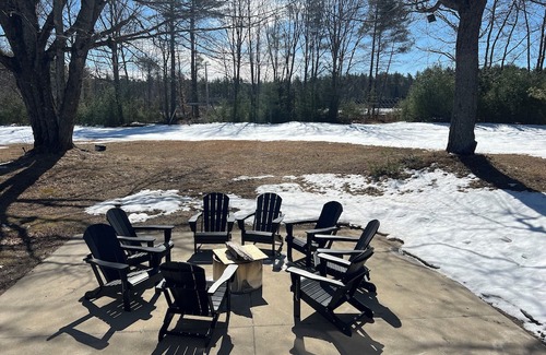 Center Conway Casa | 3-bedroom house on 40 acres in peaceful Conway with WiFi, AC