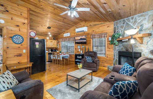 Blue Ridge Cabina | Super Cute Cabin with easy drive