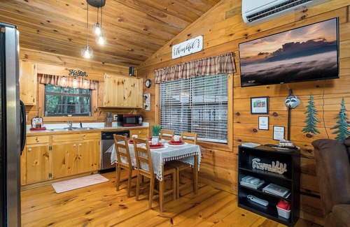 Blue Ridge Cabina | Super Cute Cabin with easy drive