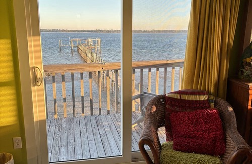 Panacea Casa | Cutest 2-bedroom house on the Bay with access to the gulf across the street
