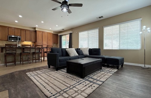 Moreno Valley Casa | 3-bedroom house in charming Moreno Valley with WiFi, AC. Fully furnished.