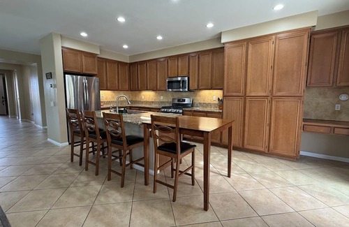 Moreno Valley Casa | 3-bedroom house in charming Moreno Valley with WiFi, AC. Fully furnished.