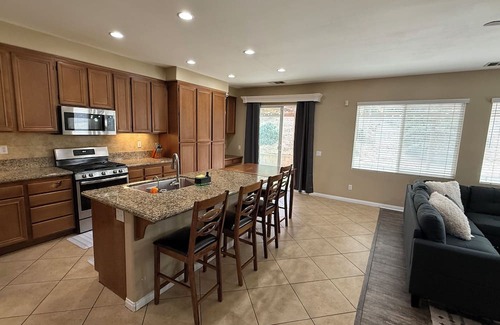 Moreno Valley Casa | 3-bedroom house in charming Moreno Valley with WiFi, AC. Fully furnished.