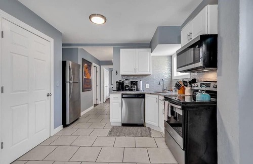 Murrells Inlet Casa | Marsh Estate: 3-Units + Theater Room! Putting!
