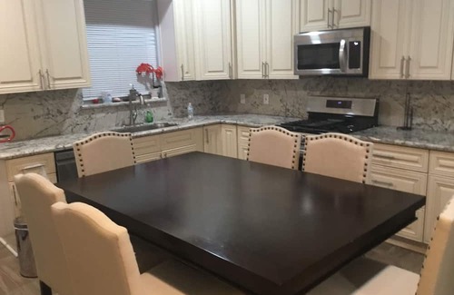 Gentilly Casa | Spacious 4-bedroom house in wonderful New Orleans with WiFi, AC