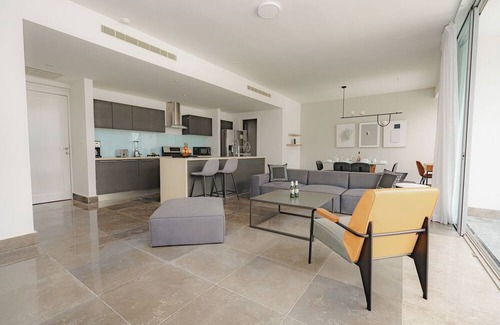 Marbella Apartamento | Exclusive and luxury 1BR with balcony in Yoo Panama