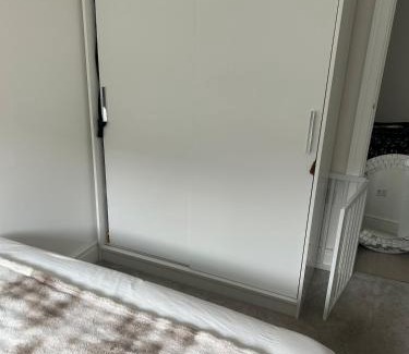 Cheshunt Apartamento | room with private bathroom