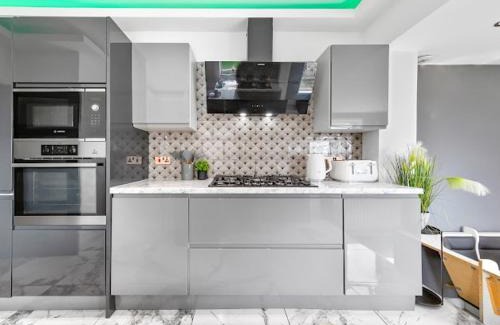 Gravesend Casa | Brand New Luxurious 3bed House