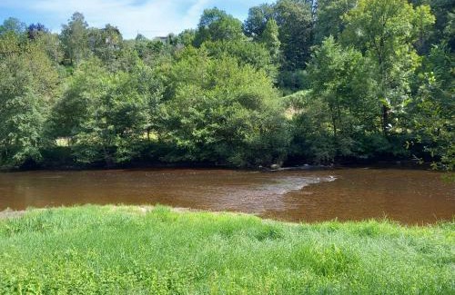 Fresselines Casa | La vue exceptionnelle la rivière à deux pas