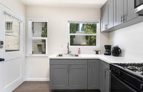 Hollywood Hills West Apartamento | Chic Studio Near Laugh Factory